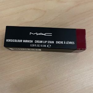 No interruptions 106 cream lip stain